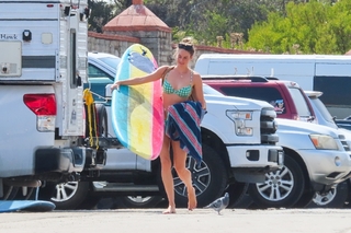 Shailene Woodley feet photo thumbnail