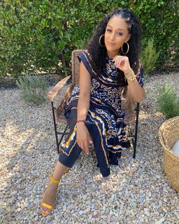 Tia Mowry feet photo thumbnail