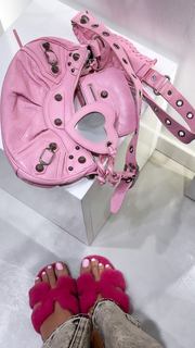 Chiara Ferragni feet photo thumbnail