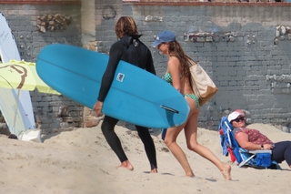 Shailene Woodley feet photo thumbnail