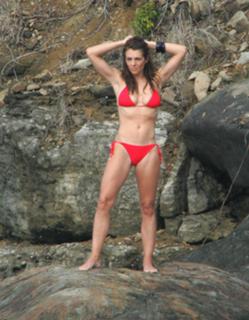 Elizabeth Hurley feet photo thumbnail