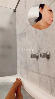 Larissa Manoela feet photo thumbnail