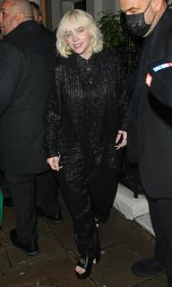 Billie Eilish feet photo thumbnail
