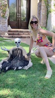 January Jones feet photo thumbnail