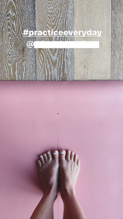 Kino MacGregor feet photo thumbnail