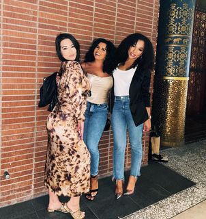 Joy Taylor feet photo thumbnail