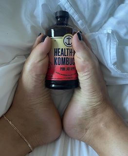 Ashley Graham feet photo thumbnail