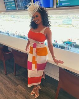 Joy Taylor feet photo thumbnail