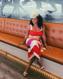 Joy Taylor feet photo thumbnail