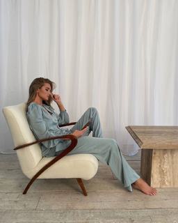 Rosie Huntington-Whiteley feet photo thumbnail