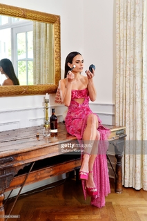 Jordana Brewster feet photo thumbnail