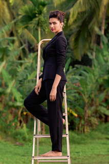 Deepika Padukone feet photo thumbnail