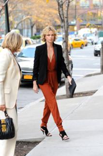 Charlize Theron feet photo thumbnail