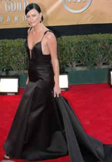 Charlize Theron feet photo thumbnail