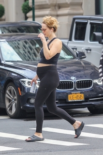 Jennifer Lawrence feet photo thumbnail