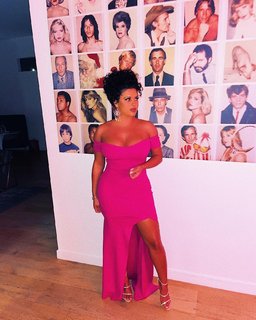 Joy Taylor feet photo thumbnail