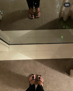Isis Valverde feet photo thumbnail