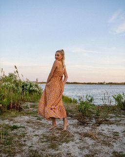 Kelsea Ballerini feet photo thumbnail