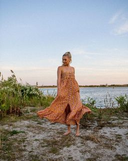 Kelsea Ballerini feet photo thumbnail