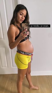 Erin Lim feet photo thumbnail
