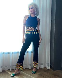 Miley Cyrus feet photo thumbnail