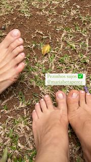 Larissa Manoela feet photo thumbnail
