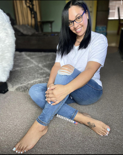 Deedee Rican feet photo thumbnail