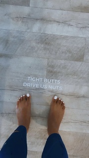 Jilly Anais feet photo thumbnail