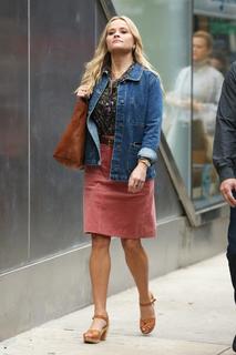 Reese Witherspoon feet photo thumbnail