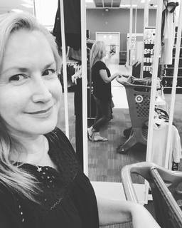Angela Kinsey feet photo thumbnail