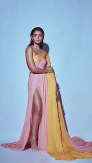 Alia Bhatt feet photo thumbnail