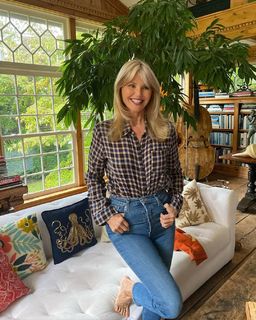 Christie Brinkley feet photo thumbnail