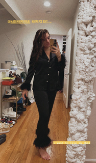 Natalie Noel Mariduena feet photo thumbnail