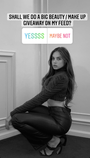 Xenia Tchoumitcheva feet photo thumbnail