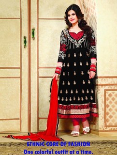 Zareen Khan feet photo thumbnail