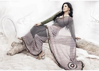 Zareen Khan feet photo thumbnail