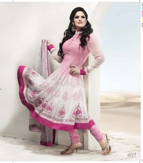 Zareen Khan feet photo thumbnail