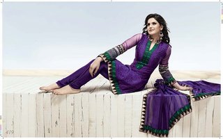 Zareen Khan feet photo thumbnail