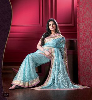 Zareen Khan feet photo thumbnail