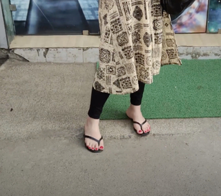 Zareen Khan feet photo thumbnail