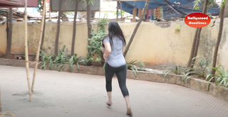 Zareen Khan feet photo thumbnail