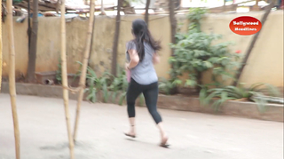 Zareen Khan feet photo thumbnail