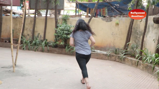 Zareen Khan feet photo thumbnail