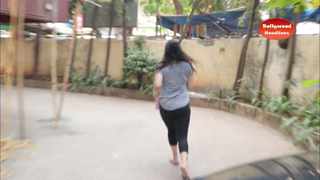 Zareen Khan feet photo thumbnail