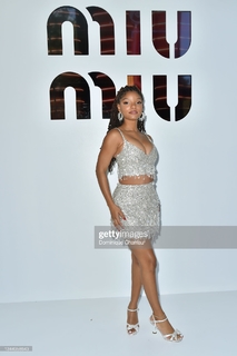 Halle Bailey feet photo thumbnail