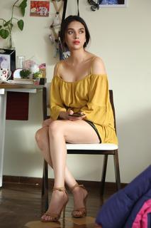 Aditi Rao Hydari feet photo thumbnail