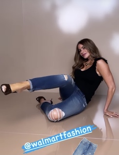 Sofía Vergara feet photo thumbnail