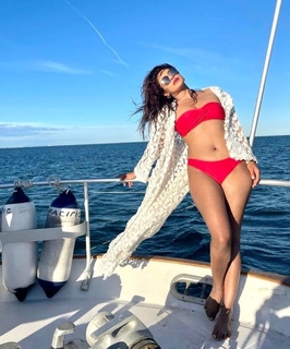 Priyanka Chopra Jonas feet photo thumbnail