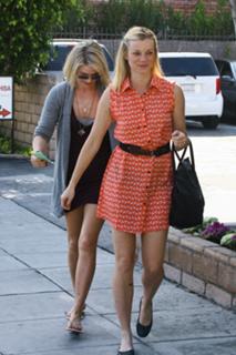 Ali Larter feet photo thumbnail