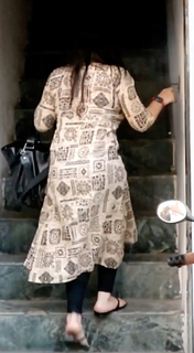 Zareen Khan feet photo thumbnail